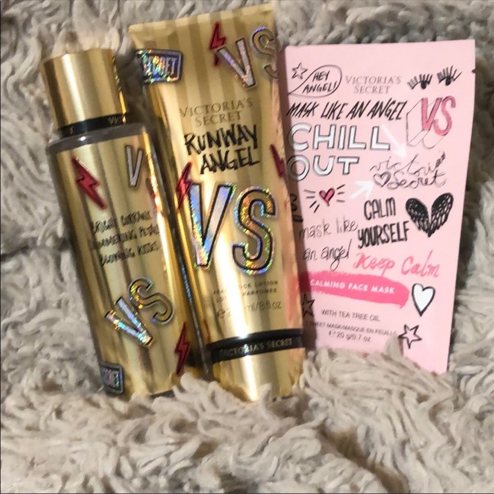 Victoria Secret Runway Angel Fashion Show Set NWT